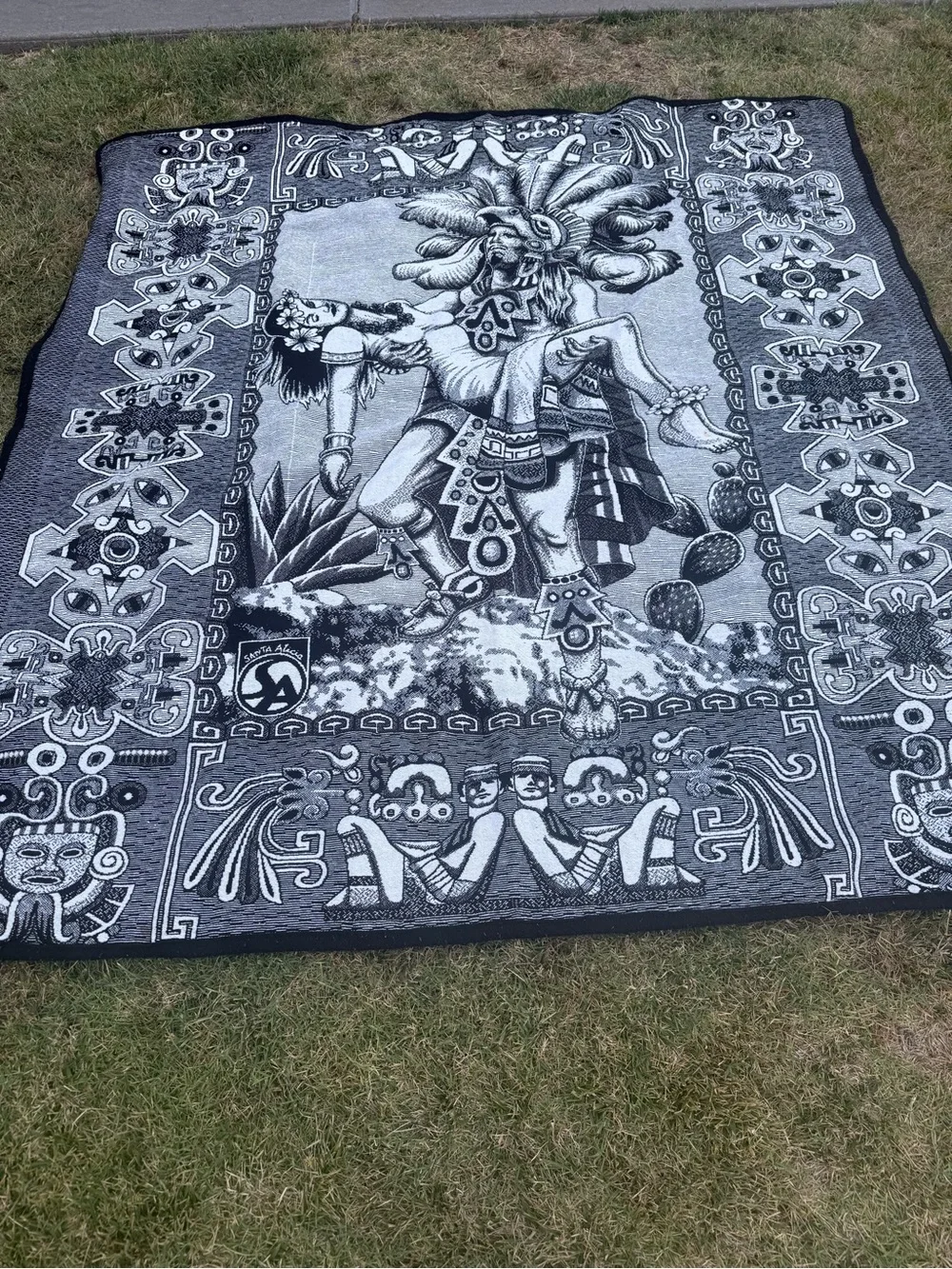 Black and White Aztec-Inspired Blanket Full size